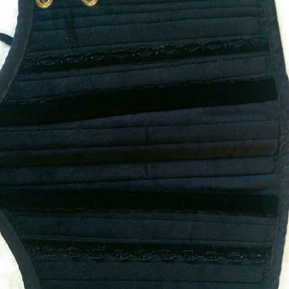 Corset - Picture 4 of 4