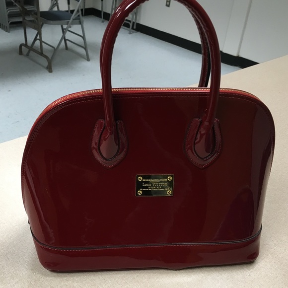 Red bag shoulder bag