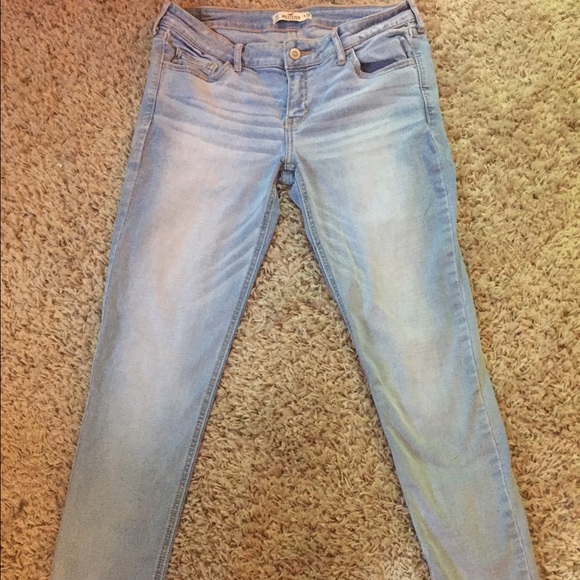 Light wash Hollister skinny jeans