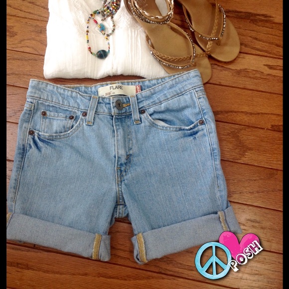 ☮ Levi's 519 Light Wash Cut-Off Shorts ☮ - Picture 3 of 4