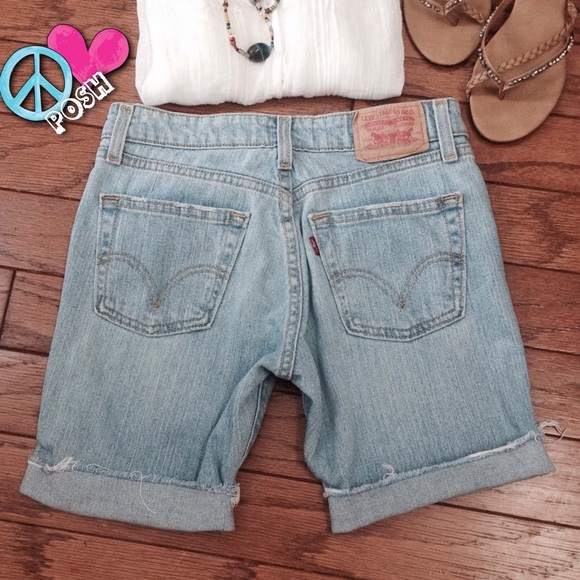 ☮ Levi's 519 Light Wash Cut-Off Shorts ☮ - Picture 4 of 4
