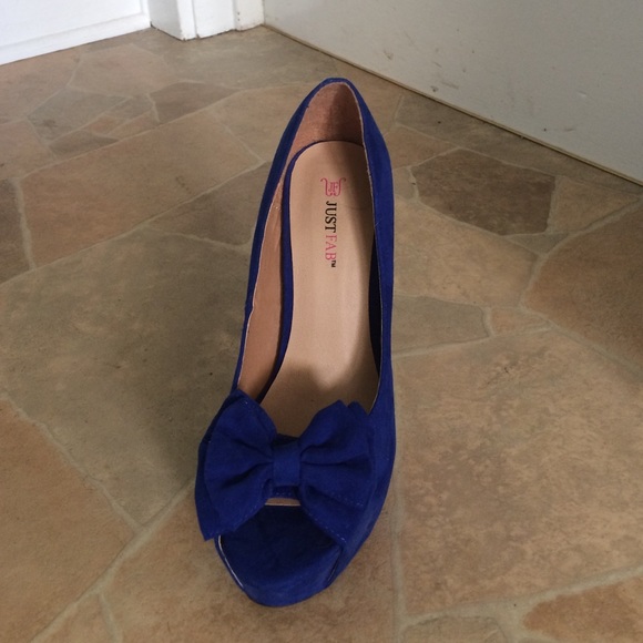 Blue JustFab high heels with bow and peep toe - Picture 3 of 3