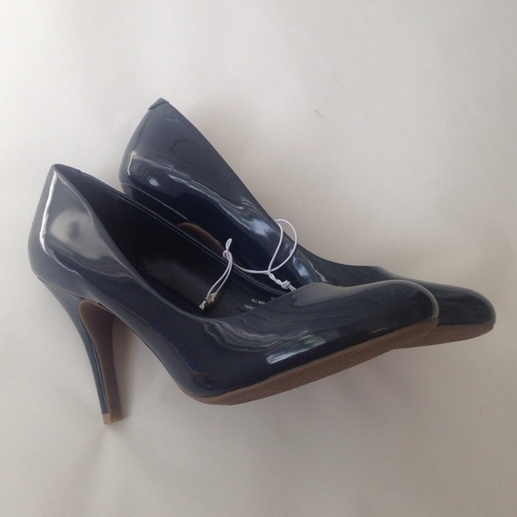 Navy heels