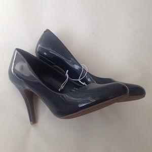 Navy heels