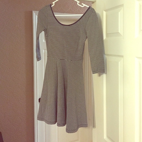 Sopranos many/gray knit dress.