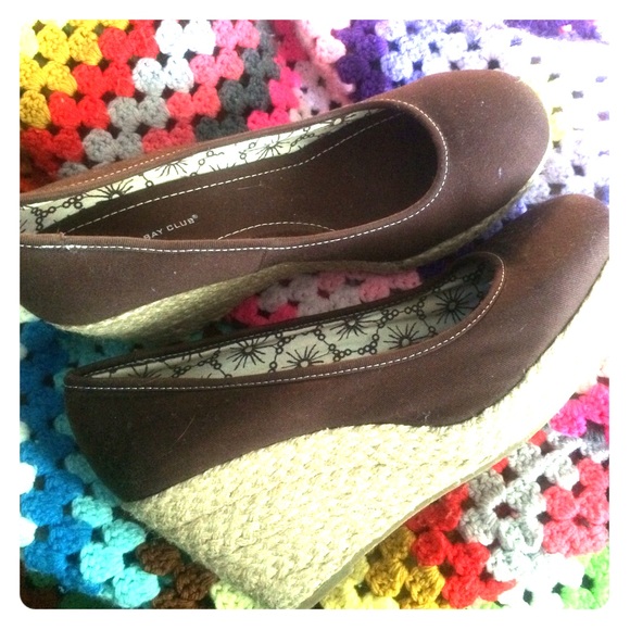 Comfy brown wedges 👡👗