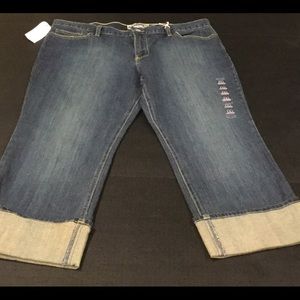 OLD NAVY low waist, mid-length capris