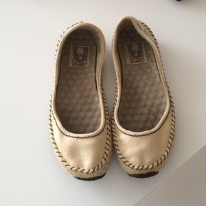 💥Price Reduced💥Simple Green Toe Flats