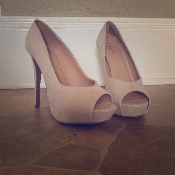 Just Fab Tan peep toe heels