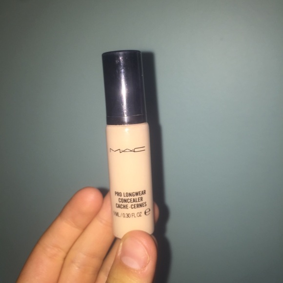 Mac Pro longwear concealer in nc15!