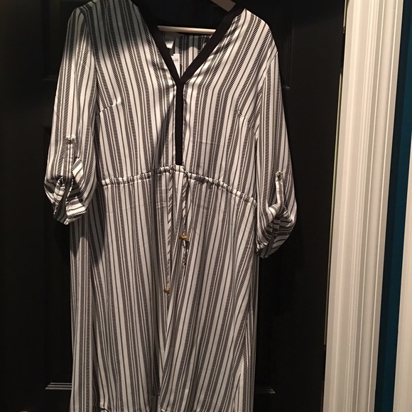 H&M Black and White Patterned Drawstring Dress