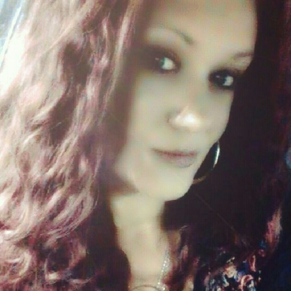 Meet your Posher, Cyndi - Picture 2 of 4