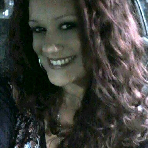 Meet your Posher, Cyndi - Picture 4 of 4