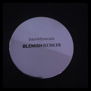 bareMinerals Blemish Remedy Clearly Medium 04