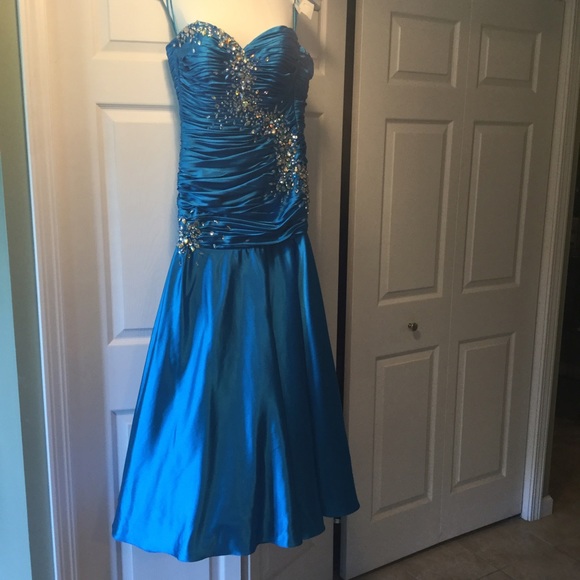 Prom Dress / Evening Gown - Picture 2 of 4