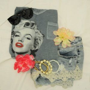 Marilyn Monroe V-Neck