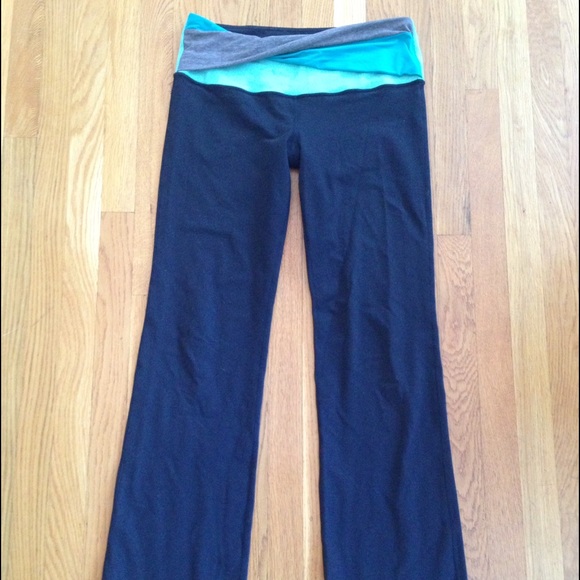 Black Lululemon pants with twist waistline