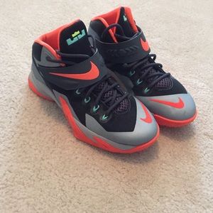 Lebron soldiers grade school