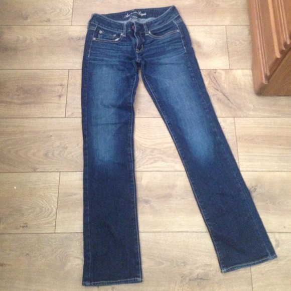 American Eagle Straight Leg Jeans. Size 2