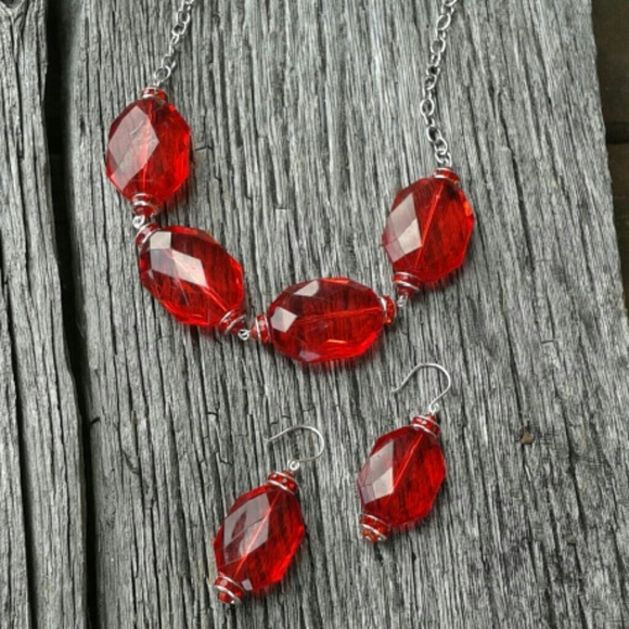 Necklace and earring set