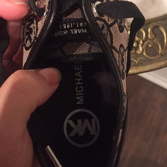 Shoes - Picture 3 of 4