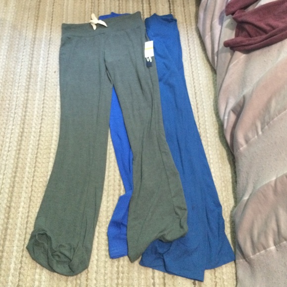 Bundle of 2 sweat pants size medium - Picture 3 of 3