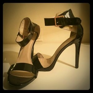 Black patent pleather scrappy heels size 9