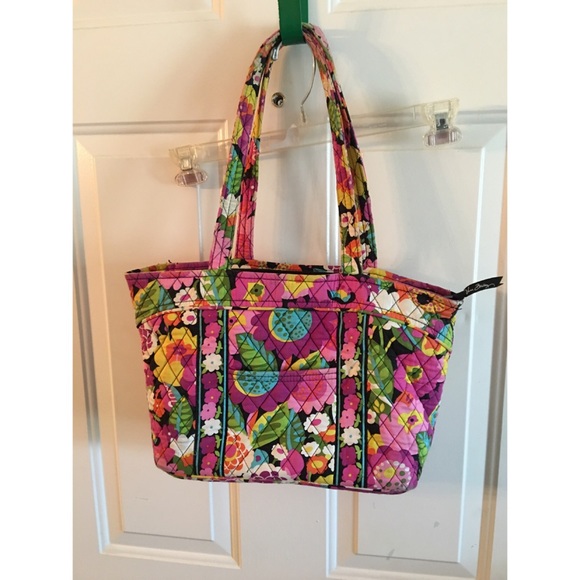 PRICE DROP!! 20% off SALE!  Vera Bradley Handbag