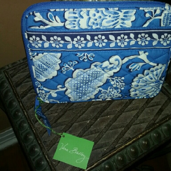 Vera Bradley Accessories - Vera bradley e-reader color