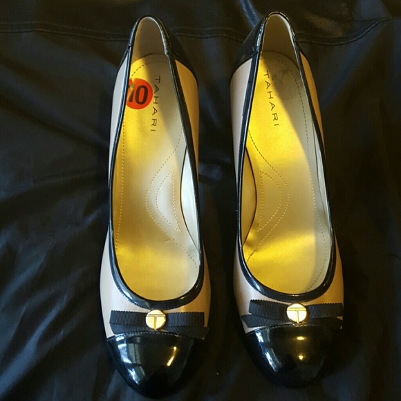 NWOT Tahari Tan & Black Patent Leather Heel