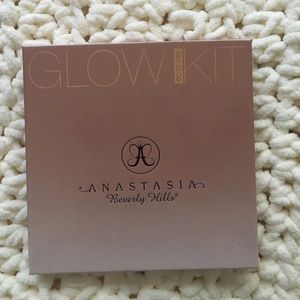 Anastasia Beverly Hills Glow Kit in "That Glow"