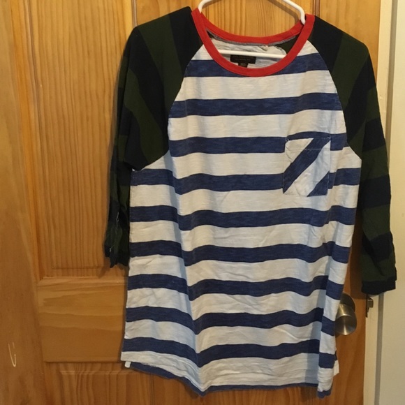 L Urban Outfitters 3/4 sleeve shirt