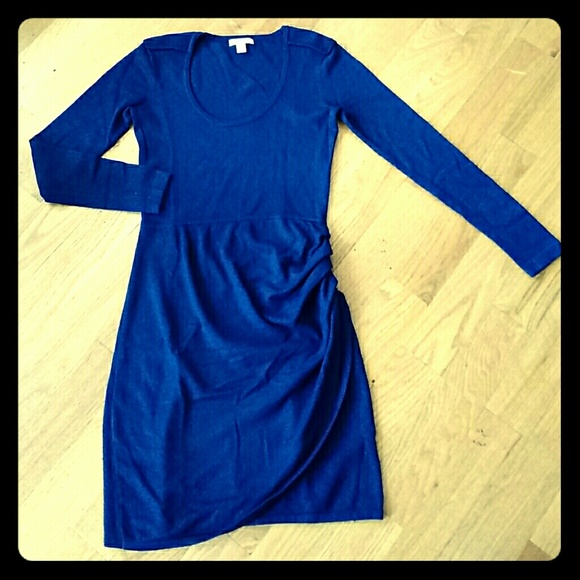 Elegant form-fitting sweater dress!