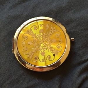 New compact mirror