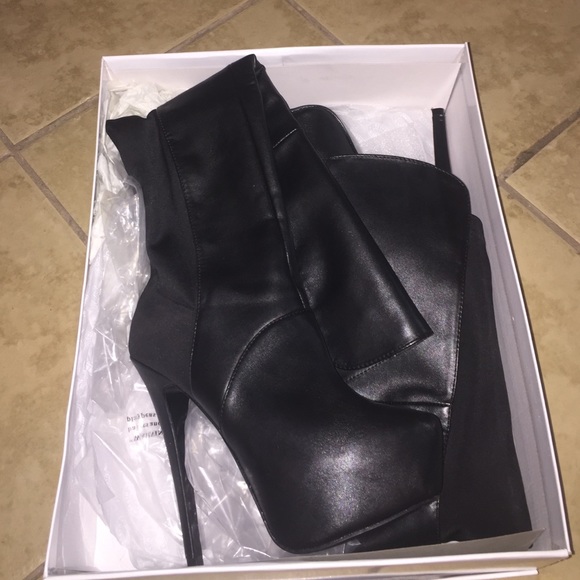 HIGHTING by Steve Madden. Sz 6