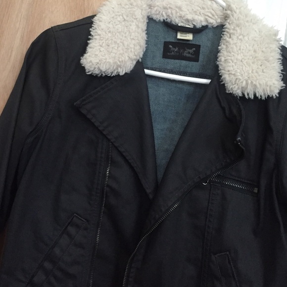 Levis denim jacket M - Picture 2 of 4