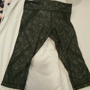 Lululemon olive and white kicker