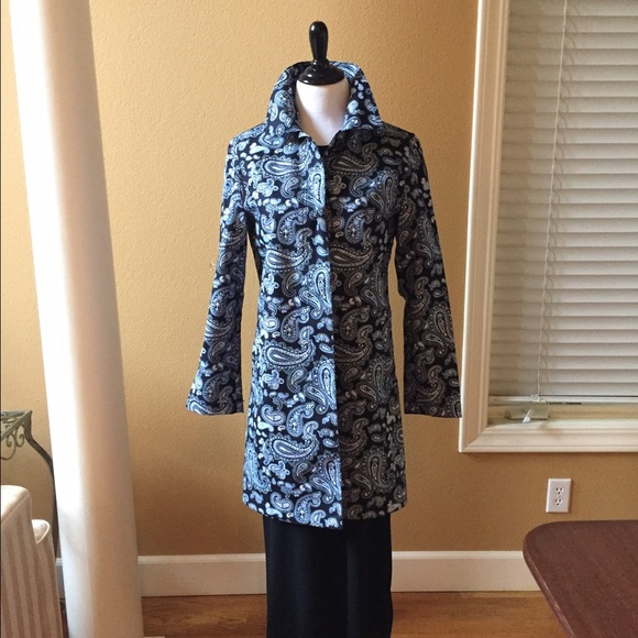 Gorgeous blue paisley print coat😇