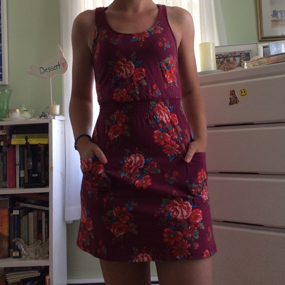 Maroon and flower patterned dress with pockets! - Picture 1 of 3
