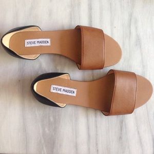 Steve Madden sandal / flats