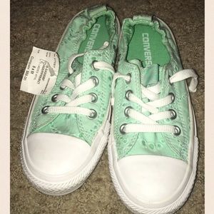 BRAND NEW lace all star converses