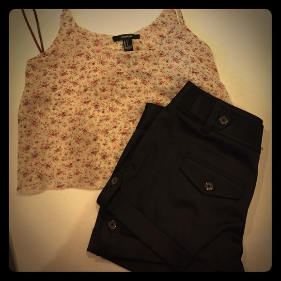 Sheer "vintage" floral pattern crop top