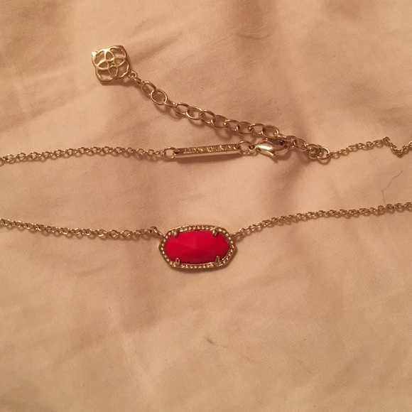 red and gold Kendra Scott necklace