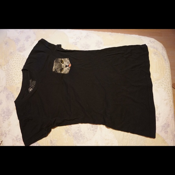 Black cat pocket tee