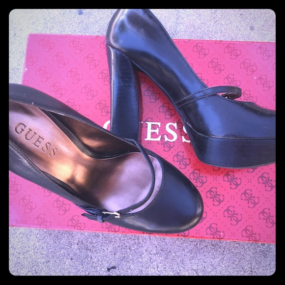 Guess heels👠