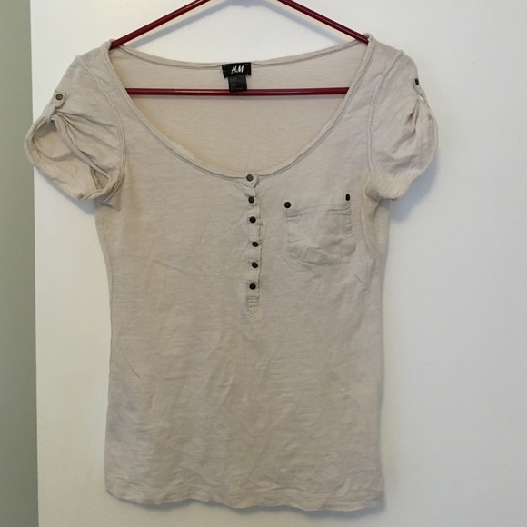 H&M cream cotten utility style t-shirt