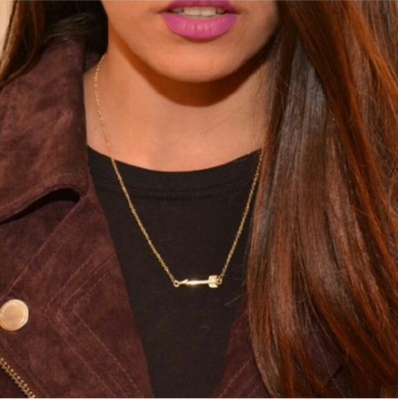 🆕️Gold Arrow Necklace - Picture 2 of 2