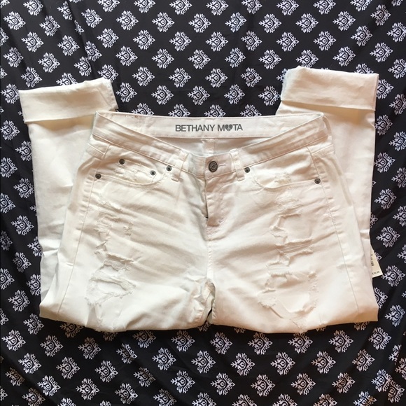 Aeropostale distressed boyfriend jeans