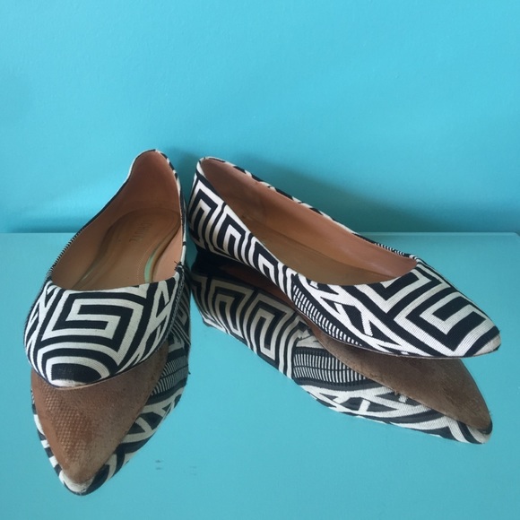 Schutz pointed black and white flats! - Picture 1 of 4