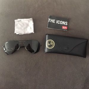 Black Ray Ban Aviators